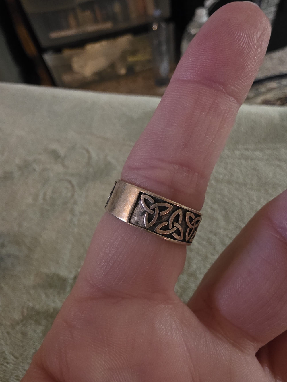 🌞3/$25- Vintage Stainless Celtic Knot Wide Band Ring in Antique🌞 - Picture 3 of 8